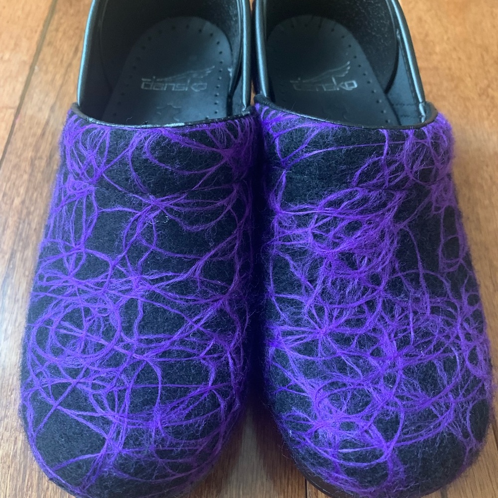 New in Box DANSKO Professional Purple Swirl Felt size 36